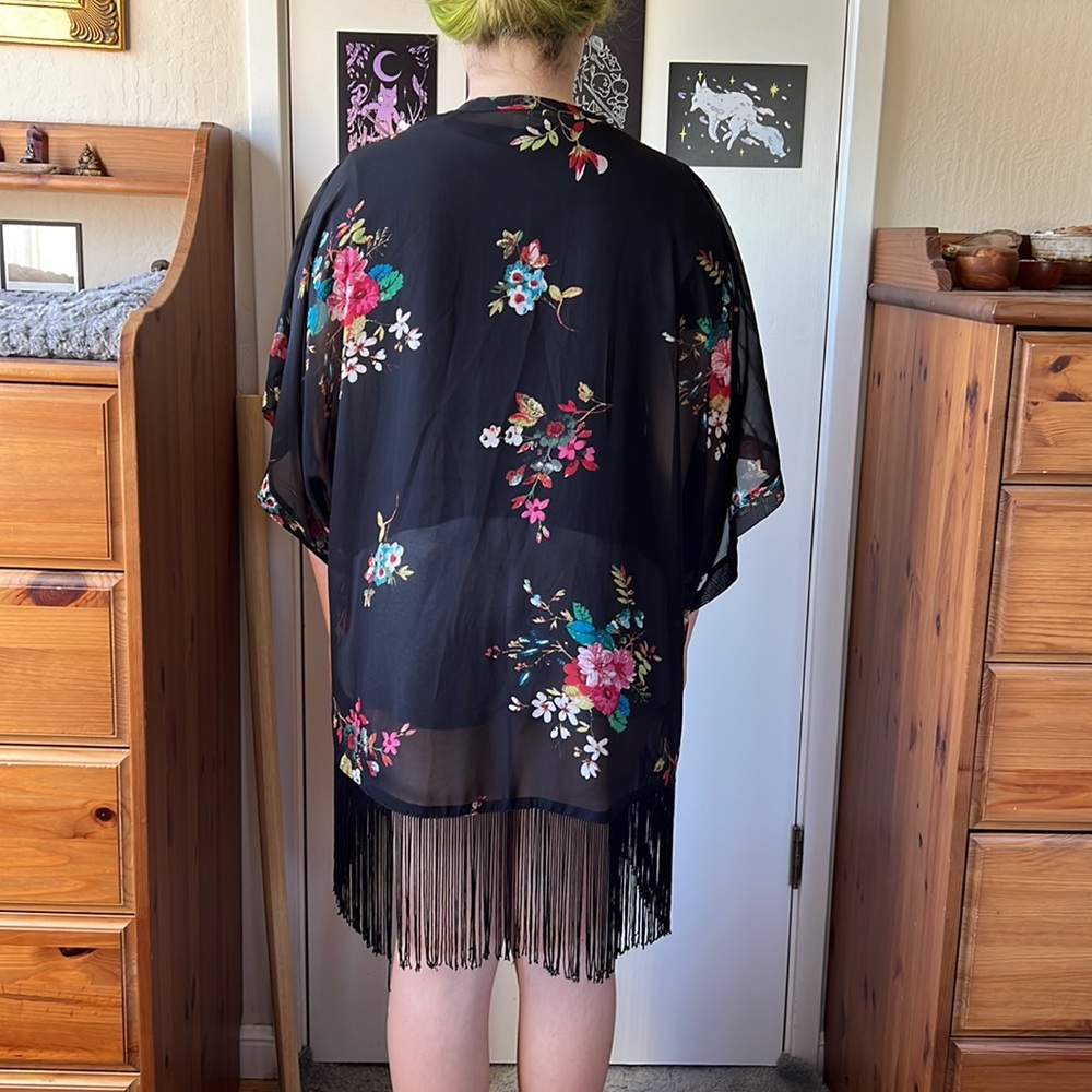 Black Floral Kimono - Picture 6 of 7